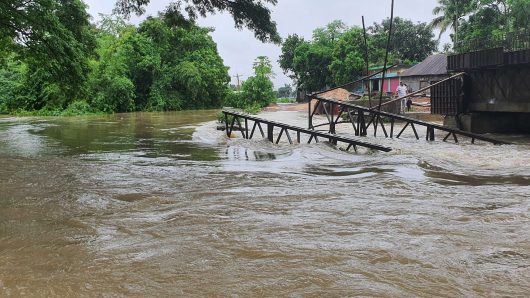 আট জেলায় আকস্মিক বন্যা , ক্ষতিগ্রস্ত ৩০ লাখ মানুষ