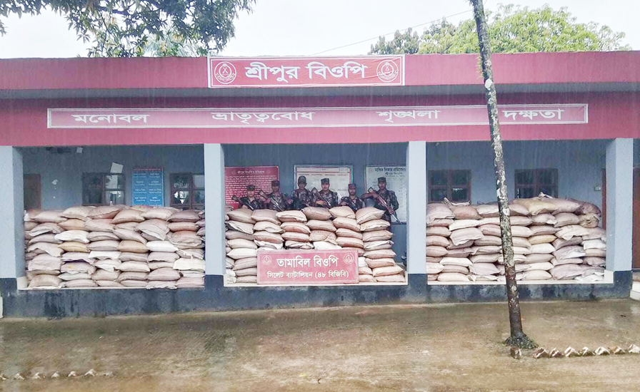 সিলেট-সুনামগঞ্জ সীমান্ত থেকে পশু-চিনি সহ অর্ধলক্ষ টাকার ভারতীয় পণ্য জব্দ