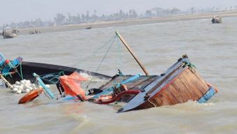 চরফ্যাসনে মাছ ধরতে গিয়ে ট্রলার ডুবি, ৭ জেলে নিখোঁজ