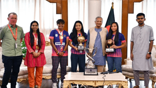 নারী ফুটবলারদের সকল সমস্যা সমাধানের আশ্বাস প্রধান উপদেষ্টার