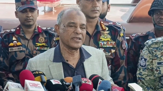 মিয়ানমার সরকার ও আরাকান আর্মির যোগাযোগ রক্ষা করা হচ্ছে: স্বরাষ্ট্র উপদেষ্টা