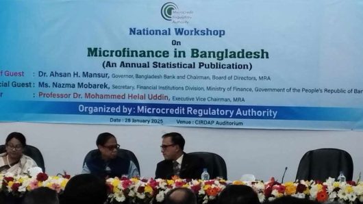 দুর্বল ব্যাংকে জমা রাখা অর্থ গ্রাহকদের ফেরত দেওয়ার আশ্বাস: গভর্নর