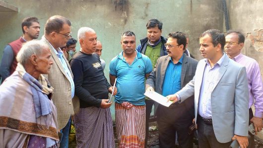 শ্রীমঙ্গলে অগ্নিকান্ডে ক্ষতিগ্রস্ত পরিবারকে আর্থিক সহায়তা প্রদান