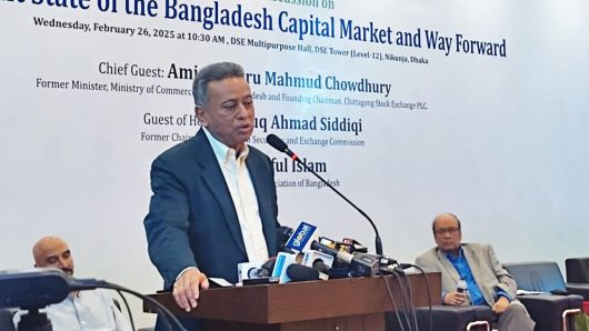 শেয়ারবাজার লুটপাটকারীদের বিচারের আওতায় আনতে হবে: আমির খসরু