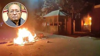 তোফায়েল আহমেদের বাড়িতে হামলা ও অগ্নিসংযোগ