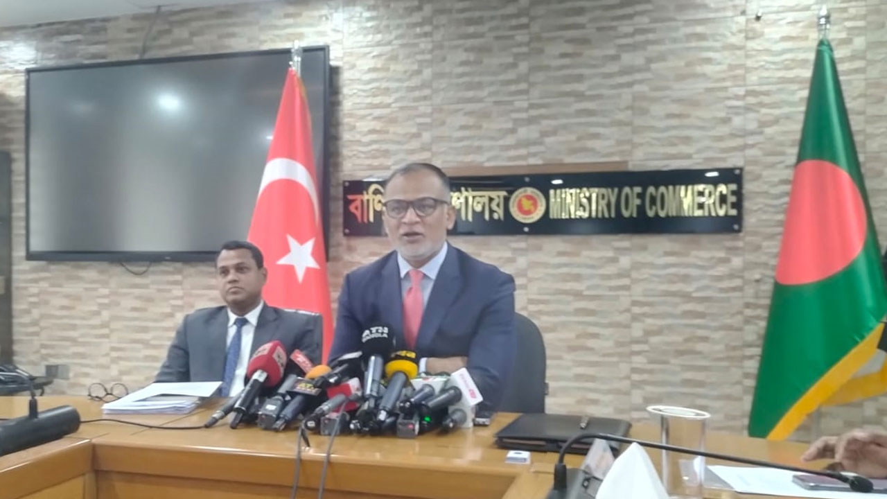 রমজান উপলক্ষে পণ্য সংকটের কোনো সমস্যা হবে না: বাণিজ্য উপদেষ্টা