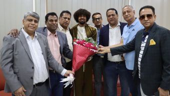 ভারতকে হারিয়ে সামনে এগাবো