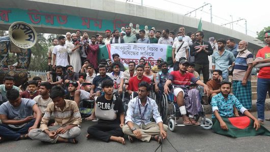 ৪৮ ঘণ্টার মধ্যে আওয়ামী লীগ নিষিদ্ধ না করলে ঢাকা অবরোধের ঘোষণা
