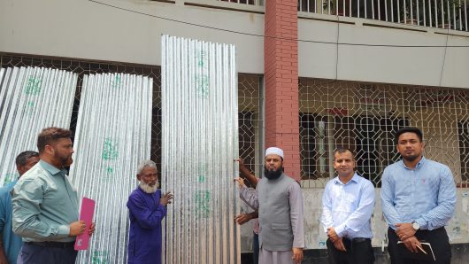 শ্রীমঙ্গলে অসহায় ১০ পরিবারের মাঝে ঢেউটিন ও নগদ অর্থ বিতরণ