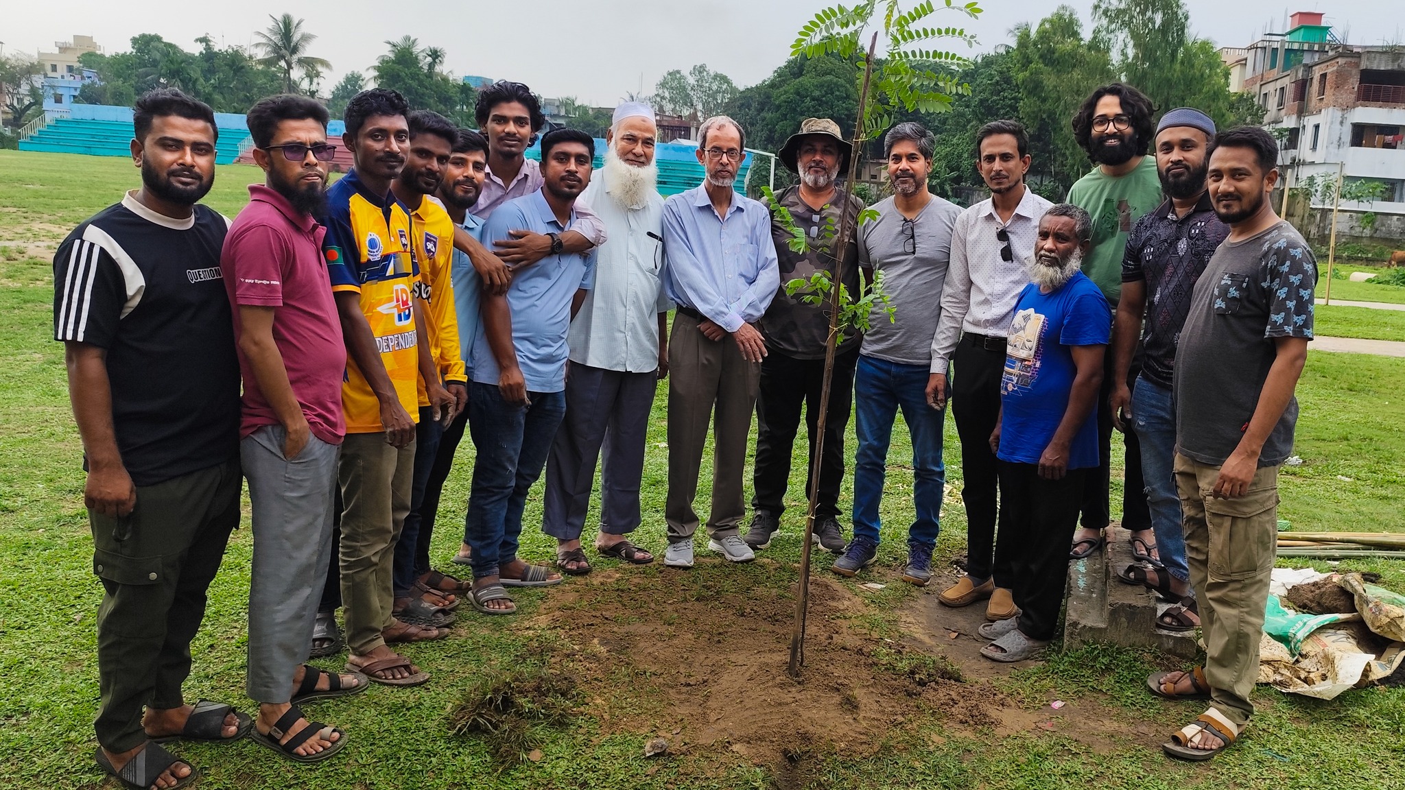 শ্রীমঙ্গলের বিভিন্ন স্থানে প্রকৃতি প্রেমিদের বৃক্ষ রোপণ