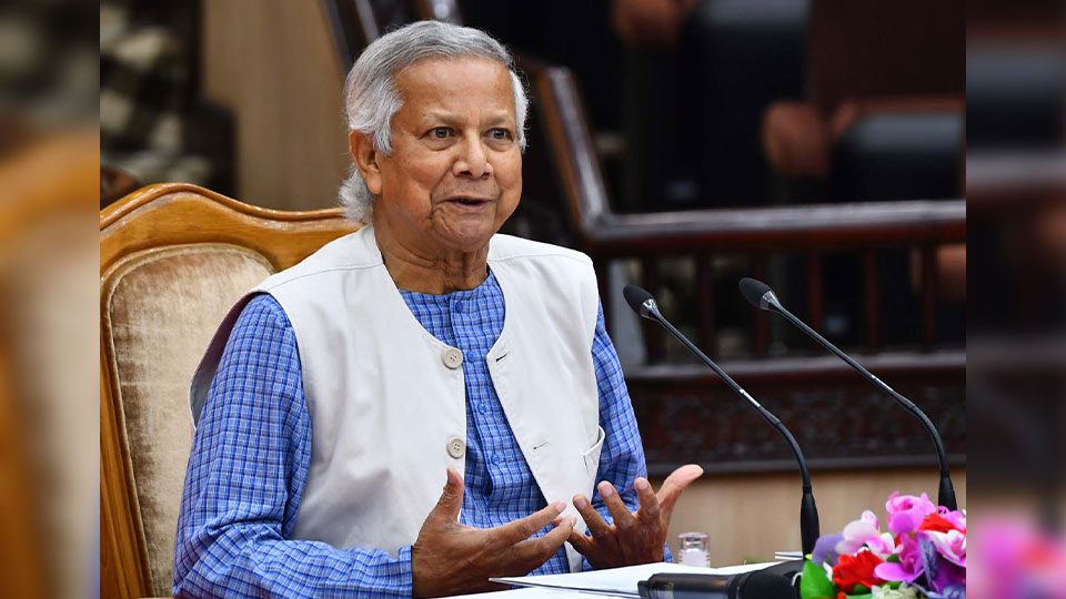 দেশের আইনশৃঙ্খলা পরিস্থিতি নিয়ে উচ্চপর্যায়ের বৈঠক করলেন ইউনূস