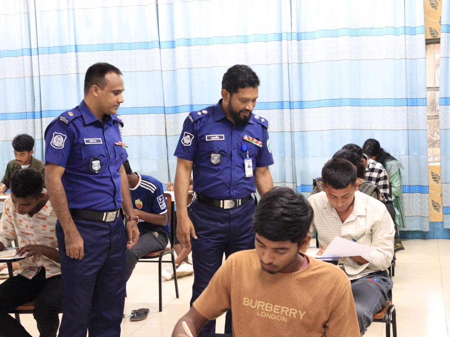 মৌলভীবাজারে পুলিশ কনস্টেবল নিয়োগ লিখিত পরীক্ষা অনুষ্টিত