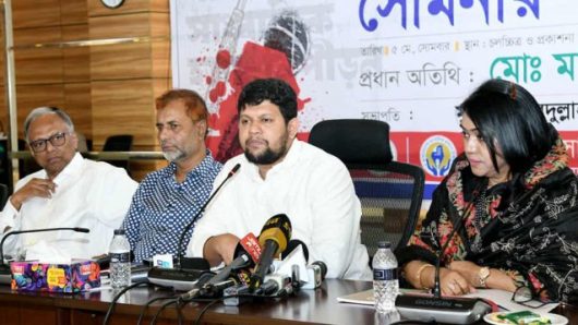 ফ্যাসিবাদ ও স্বাধীন গণমাধ্যম একসঙ্গে চলতে পারে না: মাহফুজ আলম