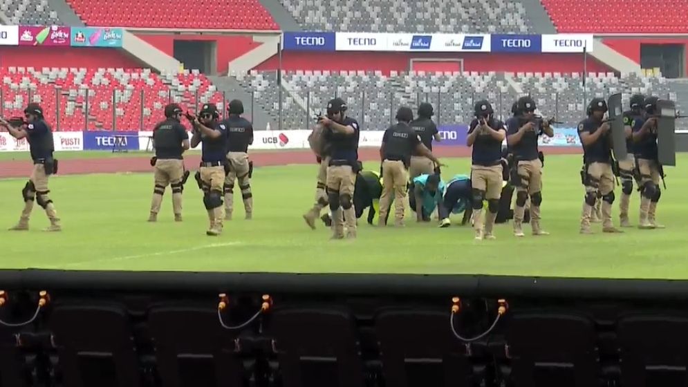 হামজাদের ম্যাচ নিয়ে জাতীয় স্টেডিয়ামে মহড়া দিচ্ছে পুলিশের সোয়াট ফোর্স