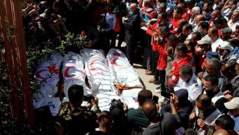 মৃত্যু মিছিলে কবর দেওয়ার জায়গা মিলছেনা গাজায়