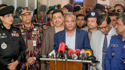 সততা, নিষ্ঠা ও আন্তরিকতার সঙ্গে নির্বাচনে দায়িত্ব পালনের নির্দেশ স্বরাষ্ট্র উপদেষ্টার