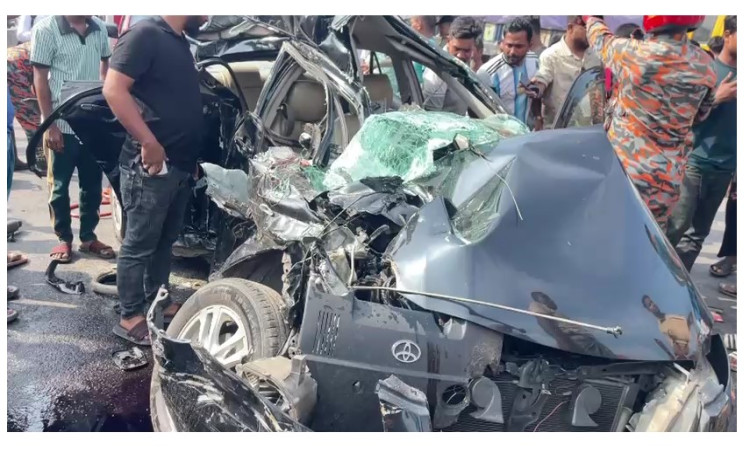 যাত্রীবাহী বাসের সঙ্গে প্রাইভেটকারের সংঘর্ষ: নিহত ৪, আহত ৫