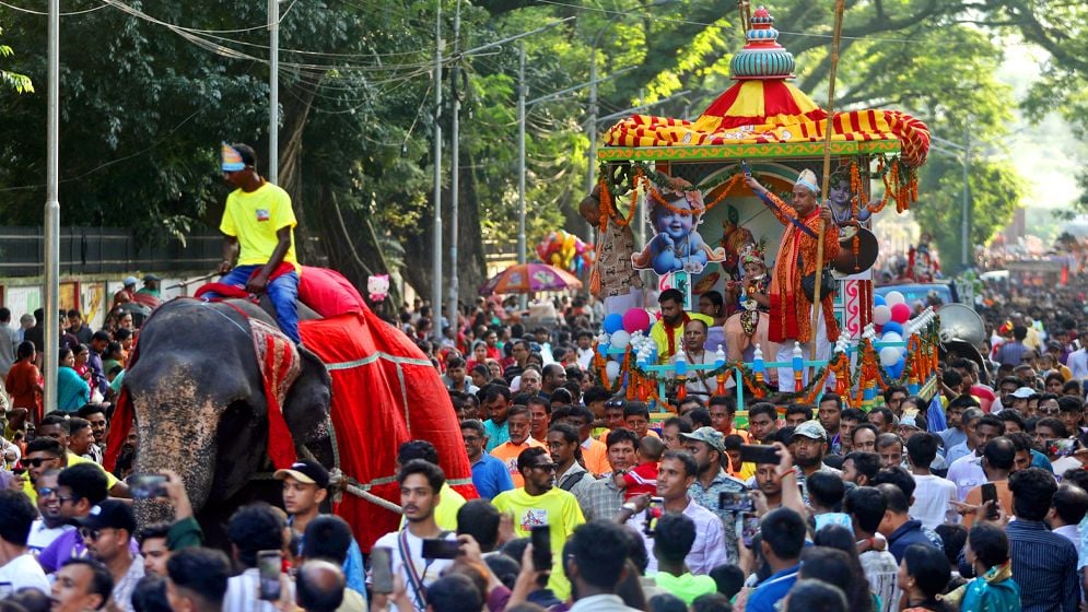 ধর্মীয় ভাবগাম্ভীর্যের মধ্য দিয়ে শুভ জন্মাষ্টমী উদযাপিত