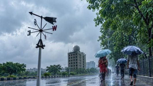 দেশের আগামী ২৪ ঘণ্টায় বজ্রসহ বৃষ্টি হওয়ার সম্ভাবনা